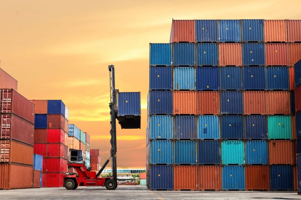 can you run docker on windows 10 home